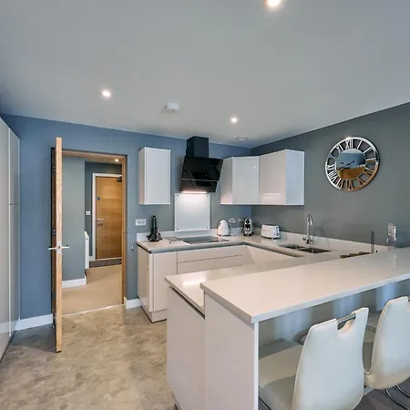Apartment 2 Bedroom Marina View At Windermere Marina Village *