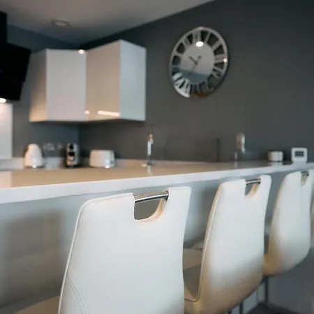 2 Bedroom Marina View At Windermere Marina Village Apartment *
